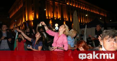 В 71 вата вечер на антиправителствени протести демонстрантите в София блокираха