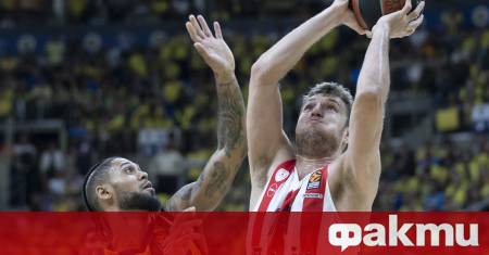 Българската звезда на Олимпиакос Александър Везенков присъства на официалната пресконференция