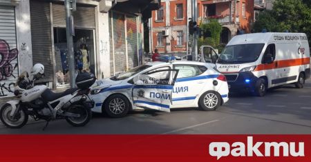 Полицейска патрулка и BMW катастрофираха на ул Гладстон в Пловдив
