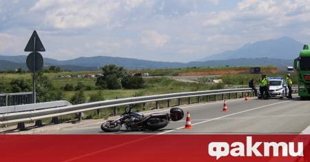 Мотор и автомобил се блъснаха на пътя Казанлък Стара