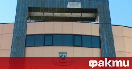 Сградата на кметството в район Тракия в Пловдив се руши