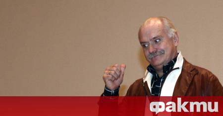 Руският режисьор Никита Михалков критикува на пресконференция съживяването на починали