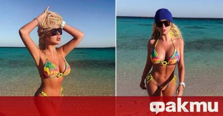 Поп фолк звездата Андреа бе забелязана да релаксира край басейна