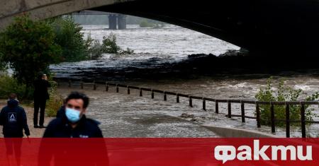 Проливни дъждове и силни ветрове удариха южните департаменти на Франция