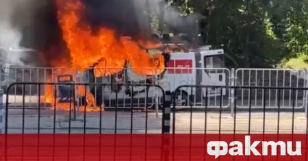 Кола се самозапали и изгоря напълно на столичния булевард Шипченски