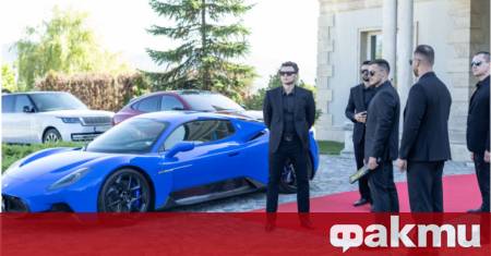 В официалните страници на продукцията в социалните мрежи пуснаха тийзър