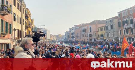 Хиляди хора се стекоха по двата бряга на Големия венециански