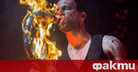 Стотици излязоха на протест срещу певеца на Rammstein Тил Линдеман
