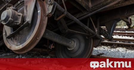 Влакът София - Бургас блъсна автомобил край Равно поле. Инцидентът