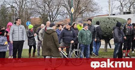 Стотици жители на Нова Загора блокираха ключово кръстовище в града