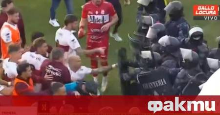 Истински екшън се разигра на стадиона в Аржентина след полуфиналния