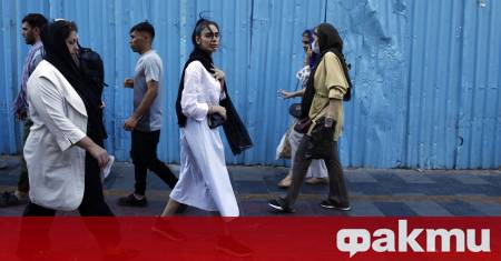 Най малко седем популярни ирански актьори и актриси бяха задържани от