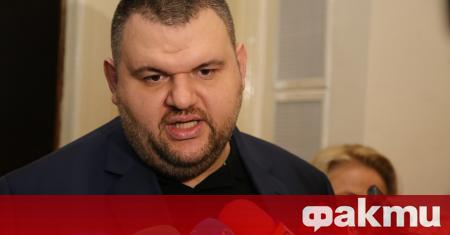 Народният представител от ДПС Делян Пеевски дари 100 броя водонепроницаеми