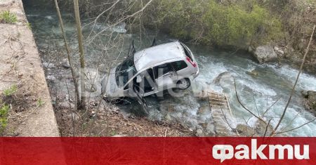 Лек автомобил „Форд“ е скочил в река Лева край Враца,