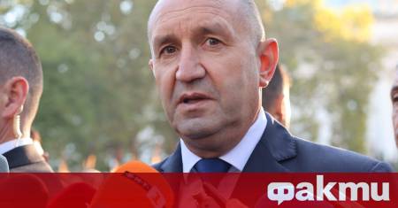 Президентът и върховен главнокомандващ на Въоръжените сили Румен Радев министърът