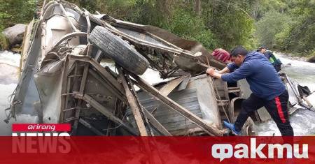 Най малко 13 души загинаха а над 60 души са