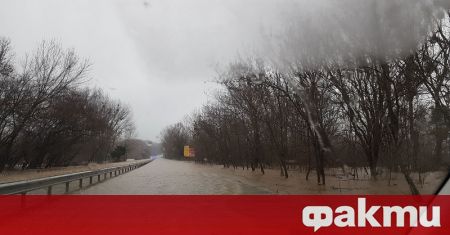 Затвориха пътя Созопол Приморско в двете посоки Причината