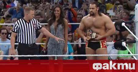 Известният български кечист Мирослав Барняшев по известен на феновете по