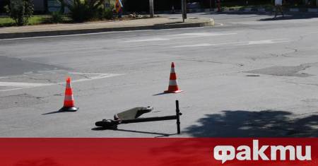 Трамвай по линия 12 е блъснал млад мъж който се