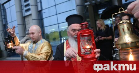 Ловчанският митрополит Гавриил коментира за NOVA, че решението на Светия