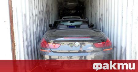 Италианската полиция откри в товарни контейнери 40 луксозни автомобила, крадени