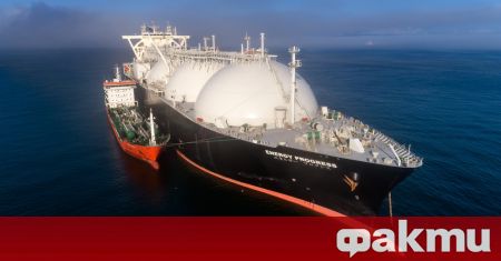 Грийнпийс съобщи че нейни активисти са блокирали разтоварването на танкер