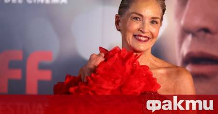 Шарън Стоун показа че умее да съчетава елегантност и чувство