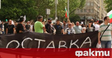 Протестно автошествие срещу управлението на България блокира за час движението