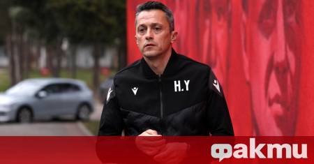 Треньорът на ЦСКА Христо Янев говори на летище Васил Левски