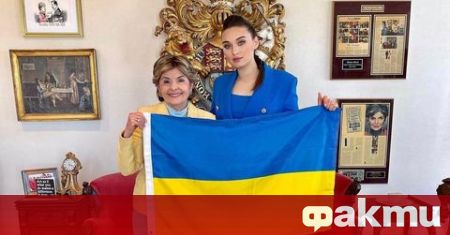Вероника Дидусенко която печели титлата Мис Украйна 2018 беше придружавана