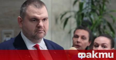 Лидерът на ДПС Ново начало Делян Пеевски показа пред