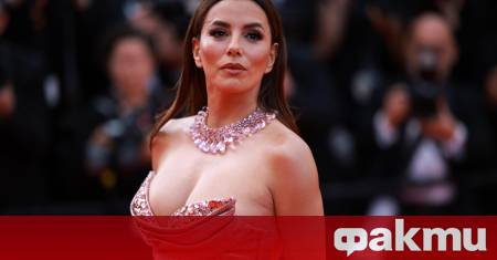 Актрисата Ева Лонгория беше заснета на плаж в Испания където