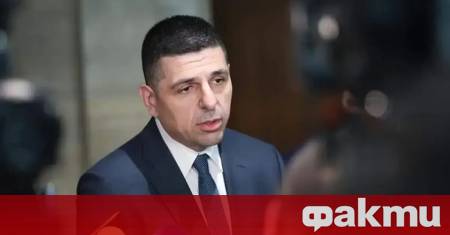 Видях вчера страхът в неговите очи Видях че днес е