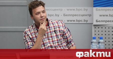 Задържаният беларуски журналист Роман Протасевич се появи пред репортери в