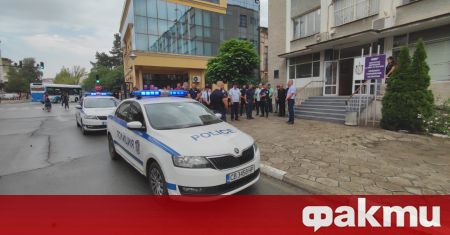 Полицията залови тир натоварен с мигранти в Бургас предаде БНТ Тежкотоварният