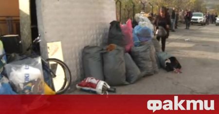 Хората от опасен блок във Враца вече изнасят покъщнината си
