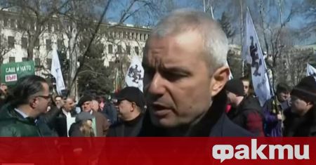 В този час пред военното министерство се провежда протест под