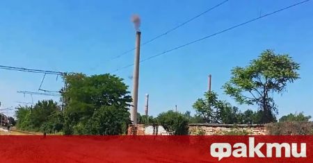 Взривиха 75-метров комин на консервната фабрика в Пловдив. Точно в