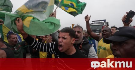 Бразилски шофьори на камиони които подкрепят президента Жаир Болсонаро рано
