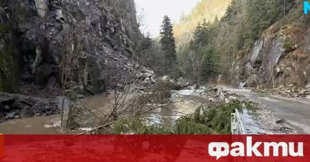 Проливните дъждове в неделя предизвикаха проблеми на места в Южна