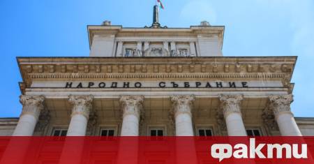 Депутатите ще обсъдят дали да замразят възнагражденията си и да