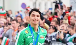 Симеон Николов се контузи при загуба на Локомотив Новосибирск срещу Зенит Санкт Петербург