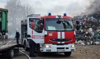 Сметище пламна в Пловдивско