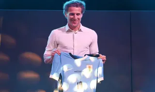 Диего Форлан започна със загуба начело на Уругвай