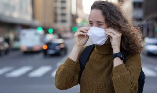 Проучване: Маските предлагат само умерена защита срещу COVID-19