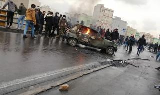 Над 100 души са убити при протестите в Иран