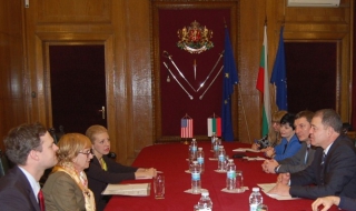 Искаме помощ за стопиране на терористи