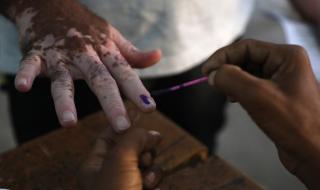 Индиец си отряза пръста, защото гласувал за грешната партия