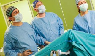 Смениха безкръвно аортна клапа на сърцето на шестима пациенти