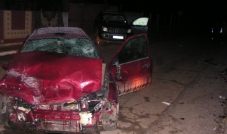 Шофьор се блъсна в джип, уби спътника си